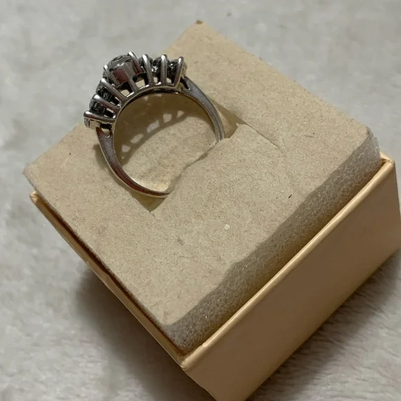 Sterling Silver 925JA Graduated Marquise Cut CZ Ring size 7 - Picture 6 of 13